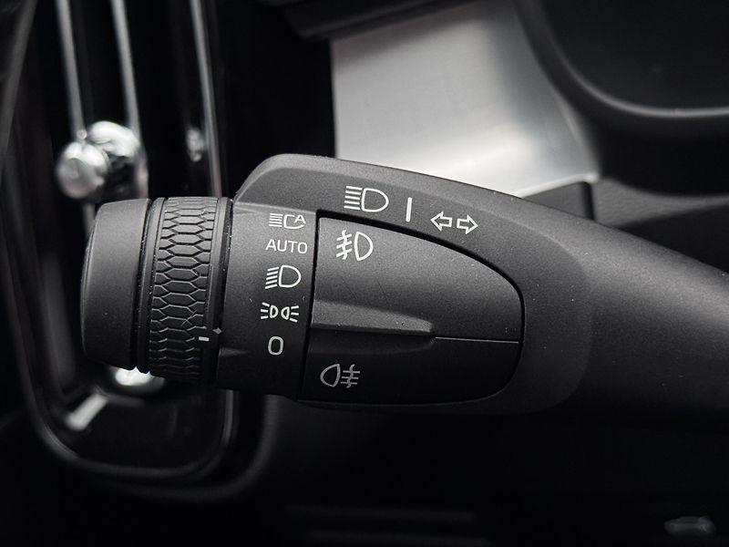 Volvo XC40 B4 DARK PLUS CZ 1.maj - fotka 31 z 47