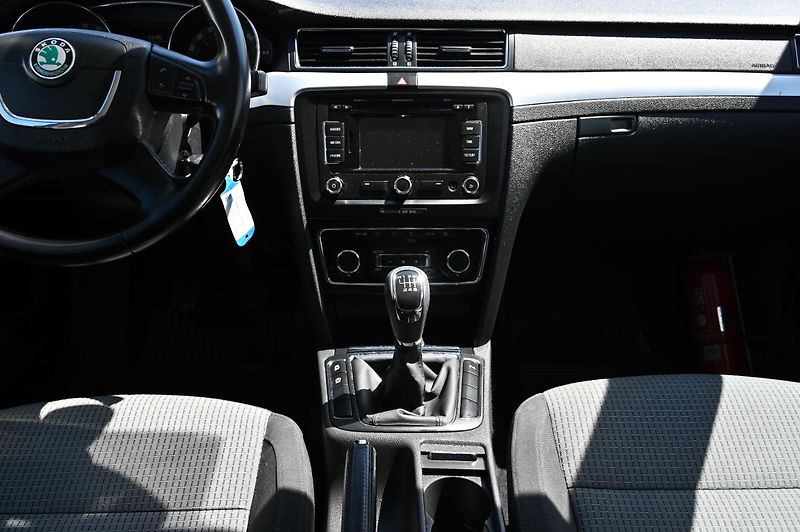 Škoda Superb 2.0TDI 103KW Ambition 9/2012 - fotka 12 z 38