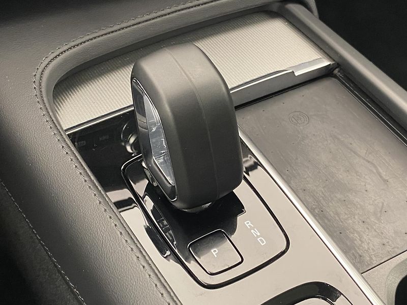 Volvo XC90 B5 AWD BRIGHT ULTIMATE AUT 7m - fotka 28 z 56
