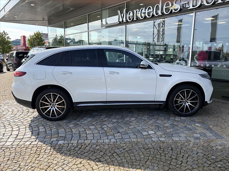 Mercedes-Benz EQC 400 4Matic - fotka 26 z 34