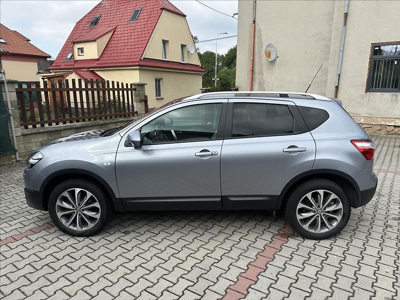 Nissan Qashqai 2,0 4x4 AUTOMAT TEKNA - fotka 8 z 37