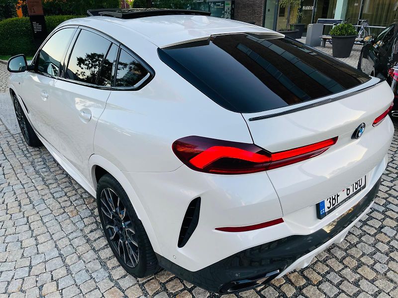 BMW X6 40D MSPORT 4x4 SERVISKA TAŽNÉ - fotka 16 z 58