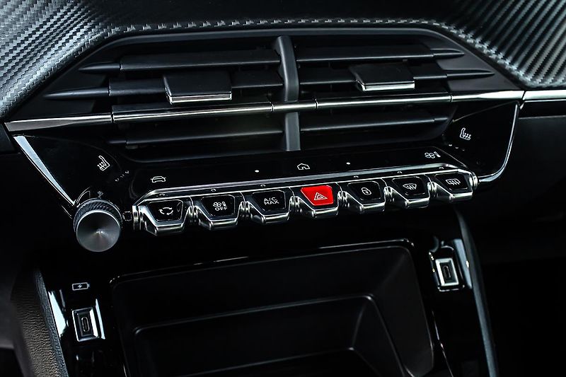 Peugeot 2008 (2026) 1,2 BUSINESS Hybrid 145 e-DCS6 - fotka 15 z 16