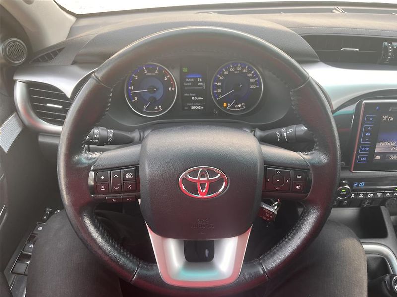 Toyota Hilux DC 2,4 D-4D 6 MT Active 4X4 - fotka 16 z 27
