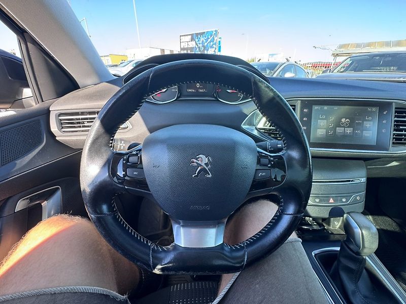Peugeot 308 (2016) 1,2 PURET. ALLURE 96KW AUTOMAT - fotka 26 z 48