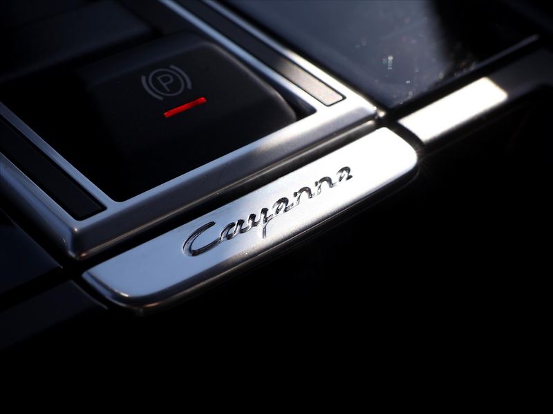 Porsche Cayenne 3,0 EHV 340kW Platinum DPH - fotka 39 z 48