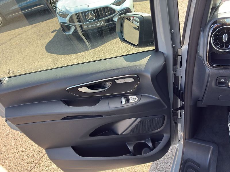 Mercedes-Benz Vito 114 CDI / Tourer Select / - fotka 22 z 26