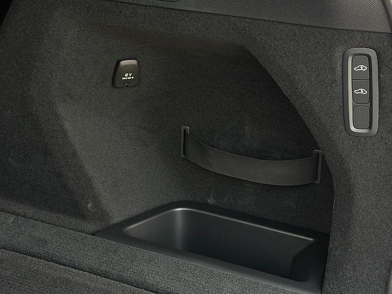 Volvo XC90 B5 PLUS Black Edition, Vzduch - fotka 16 z 25