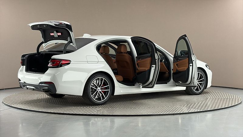 BMW Řada 5 540i AUT M-paket - fotka 6 z 32