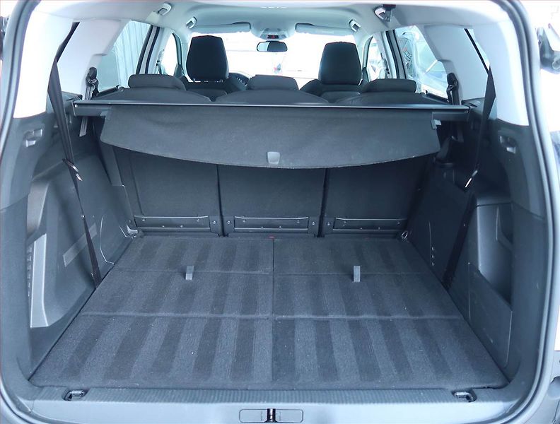 Peugeot 5008 (2020) Active PureTech 130 - fotka 14 z 19