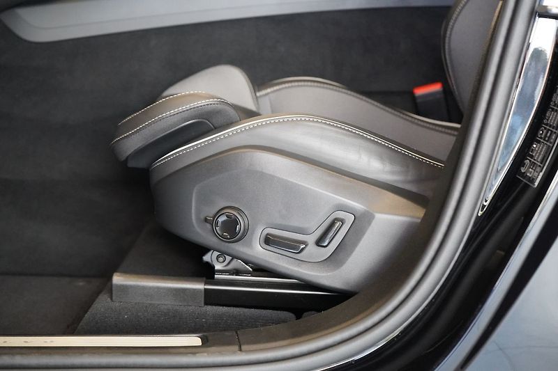 Volvo XC60 T8 PLUS Black Edition, 360°,HK - fotka 21 z 47