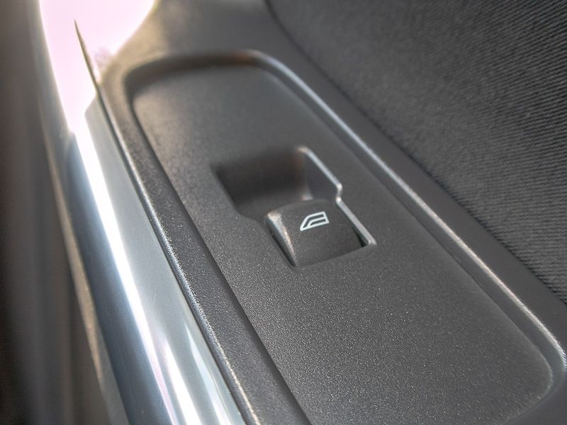 Volvo XC60 (2012) 2.0D 120KW man – KM CEBIA - fotka 27 z 39