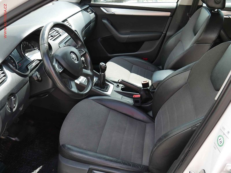 Škoda Octavia (2014) 1.6TDi, AC, tempo, park.asist - fotka 9 z 19