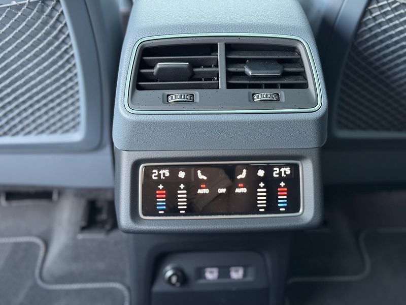 Audi e-tron Sportback 55 quattro S line - fotka 17 z 34