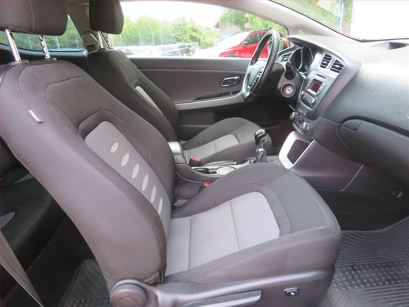 Kia Pro_Ceed (2013) 1.6 GDI, Serv.kniha, Tempomat - fotka 9 z 15