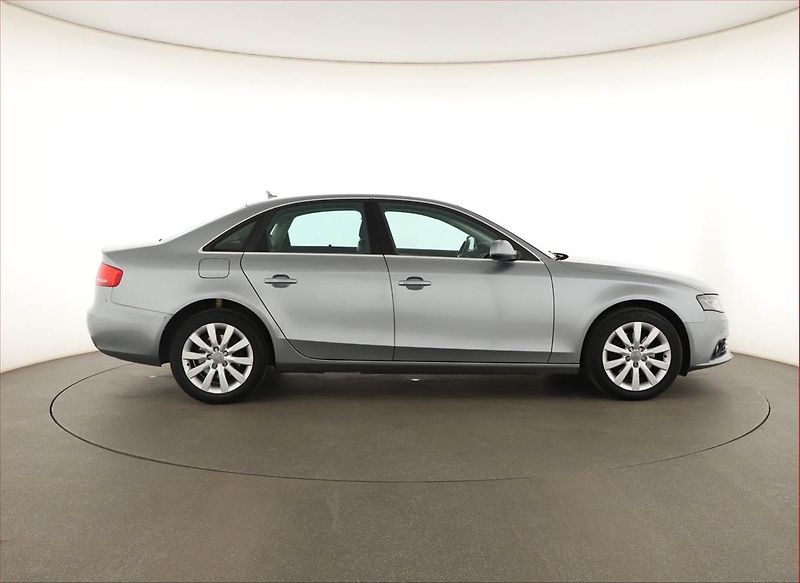 Audi A4 (2012) 2.0 TDI, Automat, Kůže - fotka 6 z 15