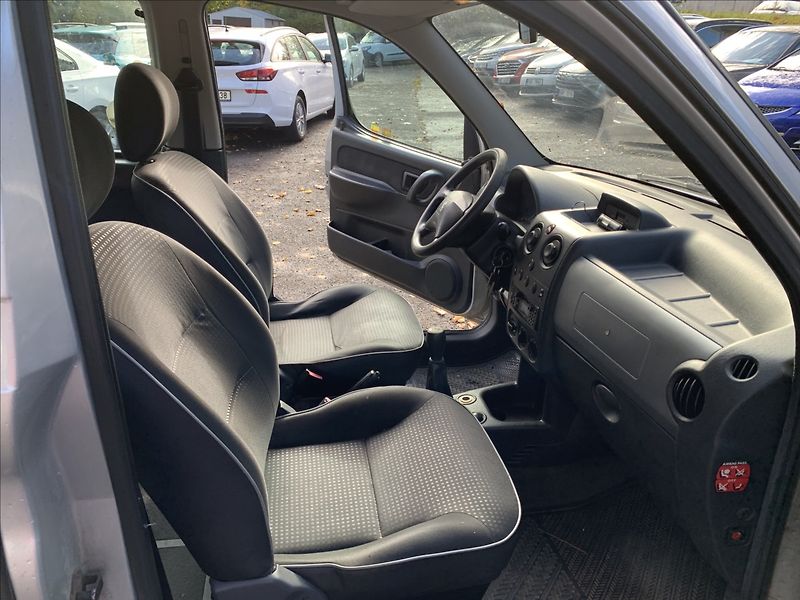 Peugeot Partner 1,4 i - fotka 12 z 14