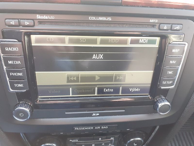 Škoda Superb (2011) 2.0 TDi Elegance - fotka 14 z 37