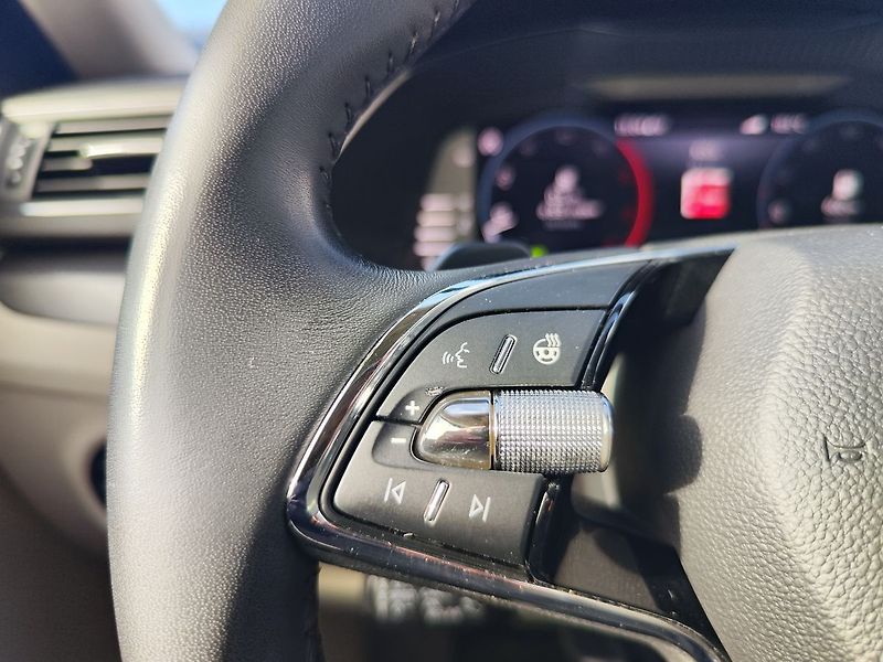 Škoda Superb 2.0 TDI/147kW Style DSG 4x4 - fotka 26 z 34