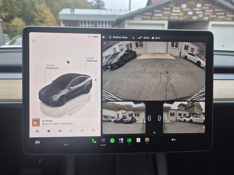 Tesla Model Y RWD 220kw TZ SOH 93,6 % - fotka 32 z 49