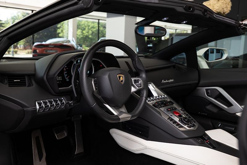 Lamborghini Aventador - fotka 5 z 25