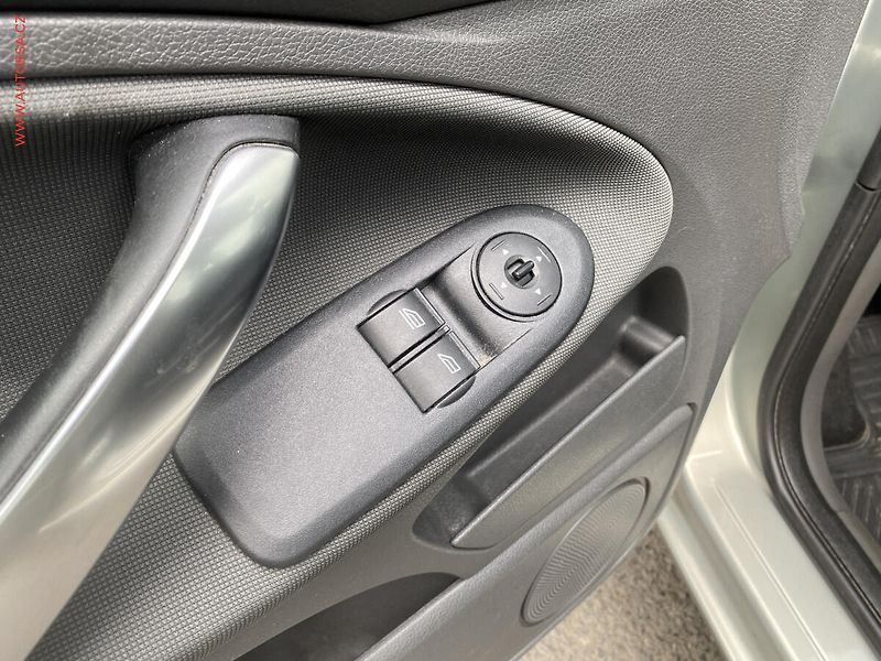 Ford C-MAX (2010) 1.6i, ČR, AC - fotka 13 z 13