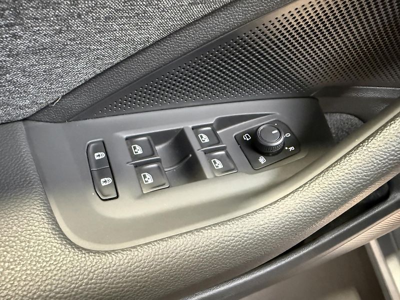 Škoda Superb 2.0 TSI 150kW Selection DSG - fotka 10 z 16