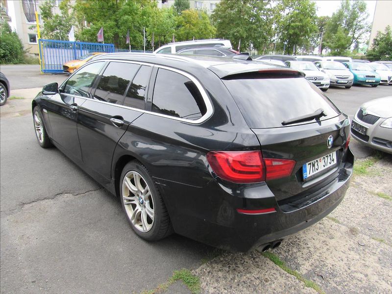 BMW Řada 5 3,0 d 530d xDrive - fotka 4 z 35