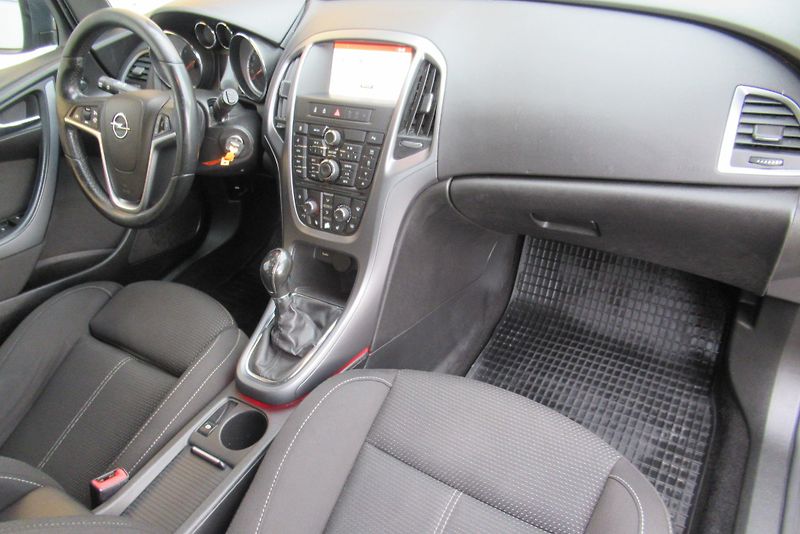 Opel Astra ST 1.6 CDTi KLIMA NAVI TAŽNÉ - fotka 19 z 23