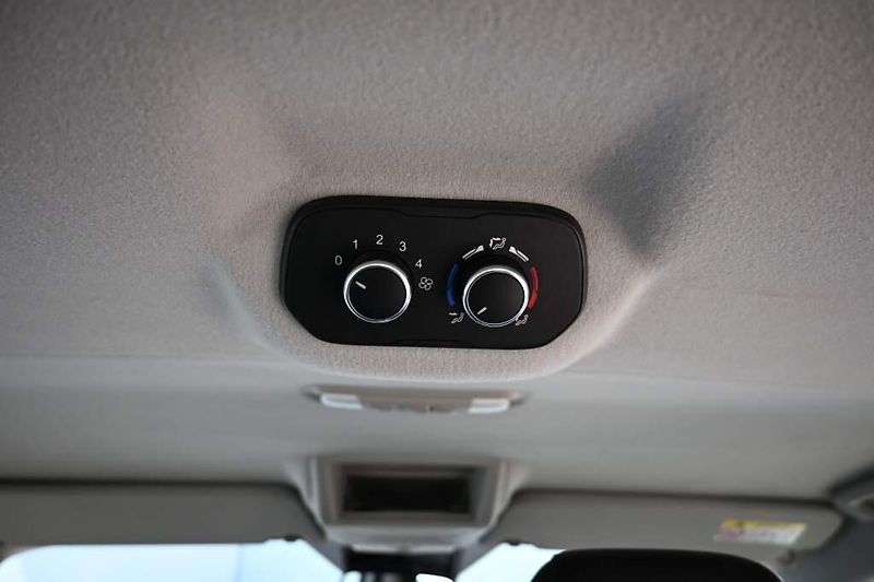 Ford Transit Custom (2020) 2.0 320 L2H1 9 Míst klima ACC - fotka 19 z 26