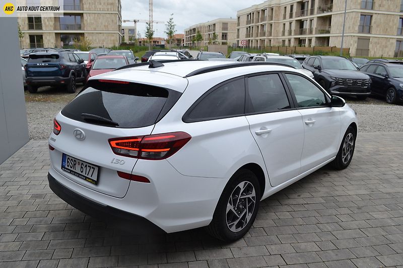 Hyundai i30 WG 1,5I MT SMART FAMILY NAVI - fotka 4 z 39