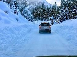 Tohle je auto, co jezdí do střediska vždy jako první. Auto vlekařů také dost často zasahuje ve chvíli, kdy někdo zablokuje jednou příjezdovou cestu, což se stává poměrně často.