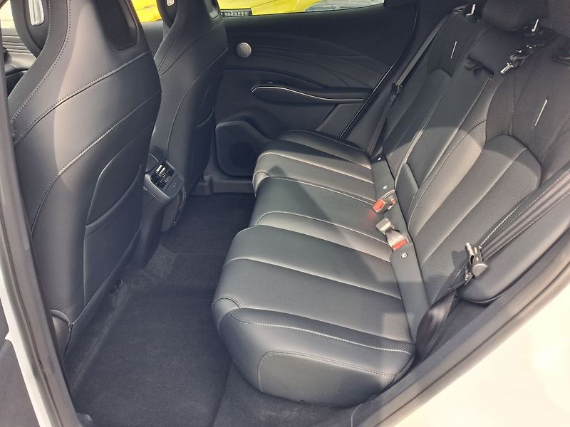 Omoda 7 (2026) Premium 1.6 tGDI ICE AWD - fotka 10 z 31