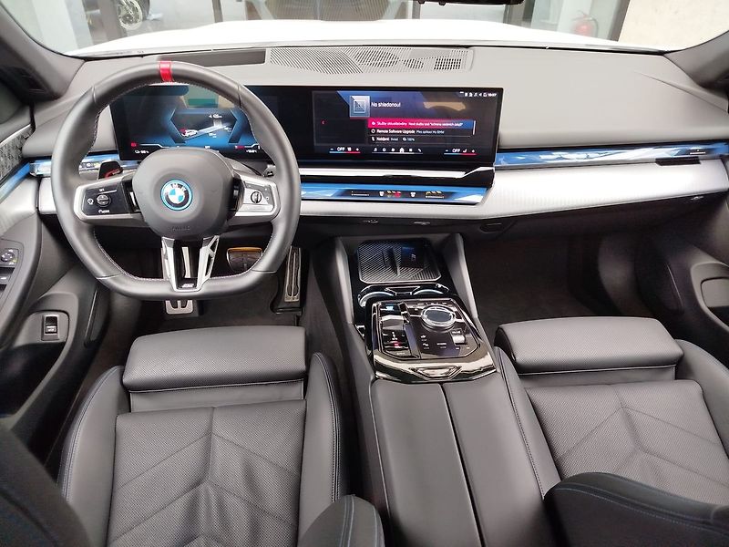 BMW Ostatní M60 xDrive Touring TOP - fotka 15 z 23