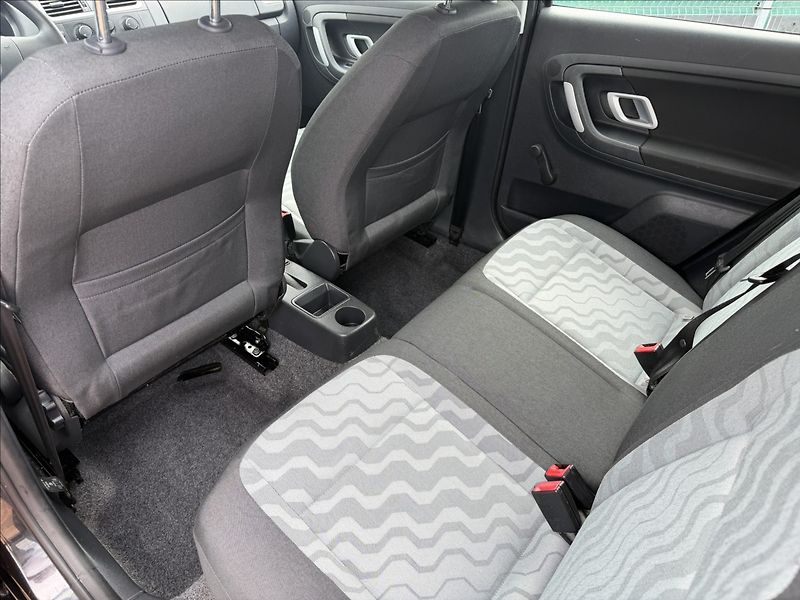 Škoda Fabia II 1.2 HTP Ambiente - fotka 13 z 17
