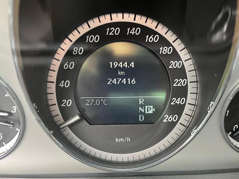 Mercedes-Benz Třídy E (2008) E 500,1.Maj. v ČR,Servisní k. - fotka 74 z 74