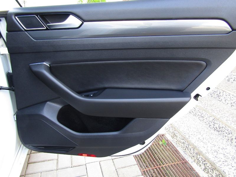 Volkswagen Arteon (2019) 2.0 TDI 140kW R-Line - fotka 25 z 44