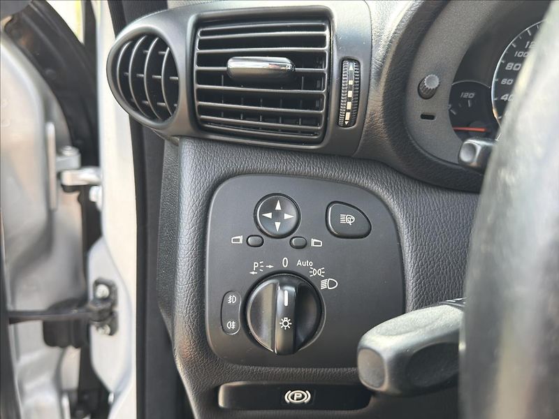 Mercedes-Benz Třídy C 5,5 V8 270 Kw C 55 AMG automat - fotka 23 z 33