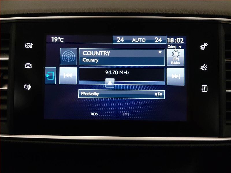 Peugeot 308 (2017) 1.6 BlueHDi, Serv.kniha - fotka 13 z 19