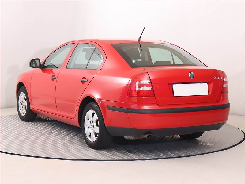 Škoda Octavia (2012) 1.6, Serv.kniha, Tempomat - fotka 4 z 16
