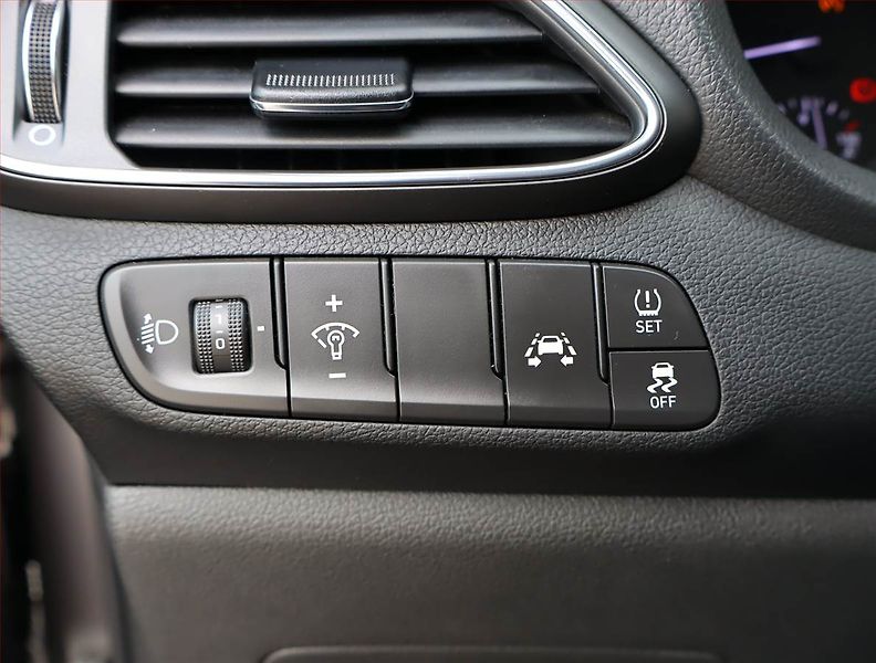 Hyundai i30 (2020) 1.4 T-GDI, Serv.kniha, Kůže - fotka 20 z 22