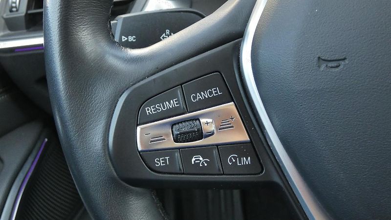 BMW Řada 3 318d Touring - fotka 11 z 22