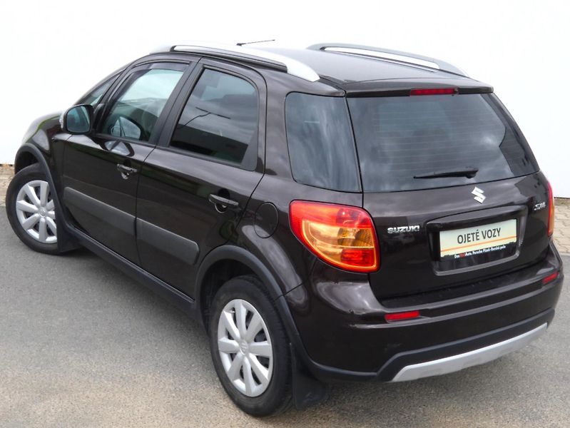 Suzuki SX4 (2013) 1.6 VVT - fotka 14 z 30