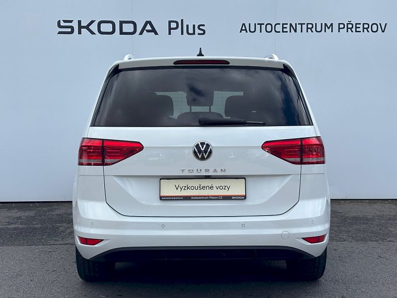 Volkswagen Touran (2022) 1.5 TSI 110kW HighLine 7 míst - fotka 32 z 35