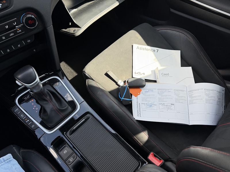 Kia ProCeed GT 1,6GDi 150kW automat navi  - fotka 18 z 23
