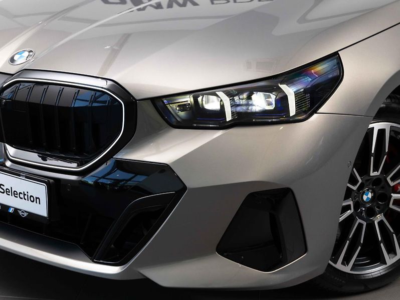 BMW Řada 5 540d xDrive Touring - fotka 7 z 23