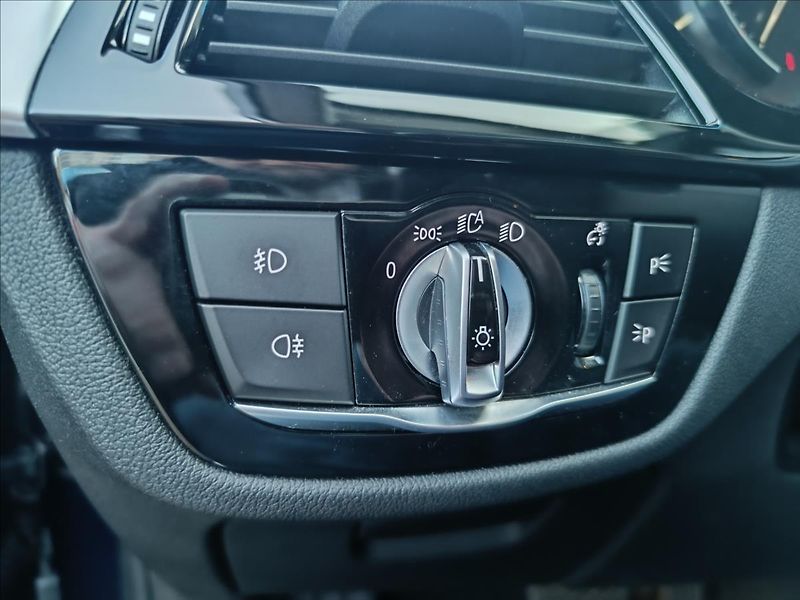 BMW Řada 5 2,0 520d Xdrive Touring - fotka 18 z 20