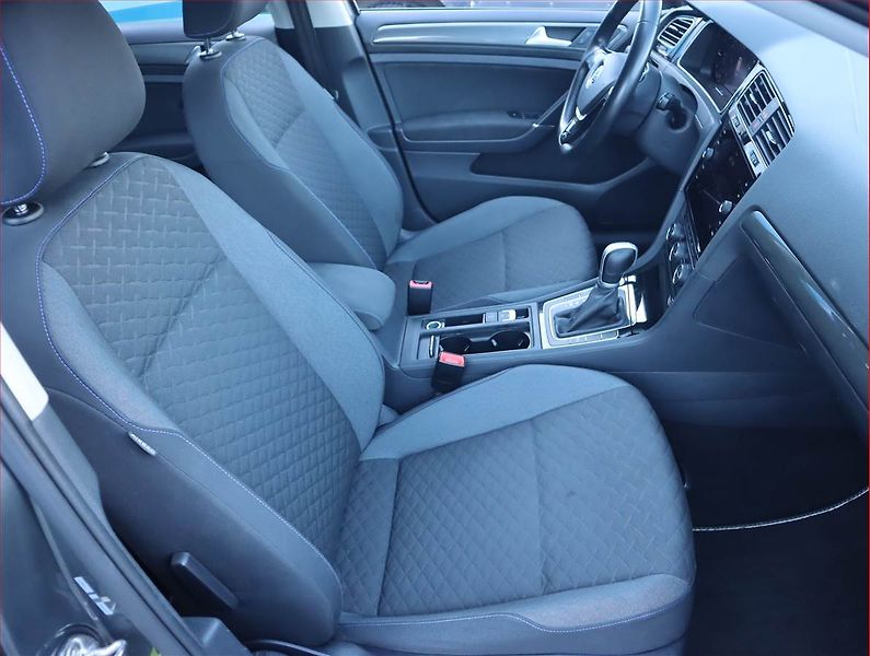 Volkswagen Golf (2019) 1.6 TDI, Automat, Navi - fotka 9 z 21