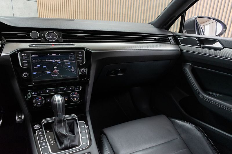 Volkswagen Passat 2.0 Bi-TDI R-LINE*N.TOPENÍ*ACC - fotka 9 z 40