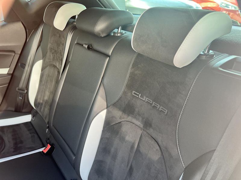 Seat Leon Cupra 280 2.0TSi DSG KŮŽE ALU - fotka 36 z 55